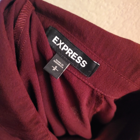 Express Hidden Button Down Top Plum/Wine Women Small - Picture 5 of 7